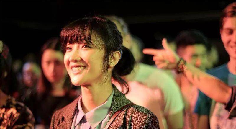 同年,在电影《整容日记》中张瑶以"丑女"形象出镜,饰演为了变美不断