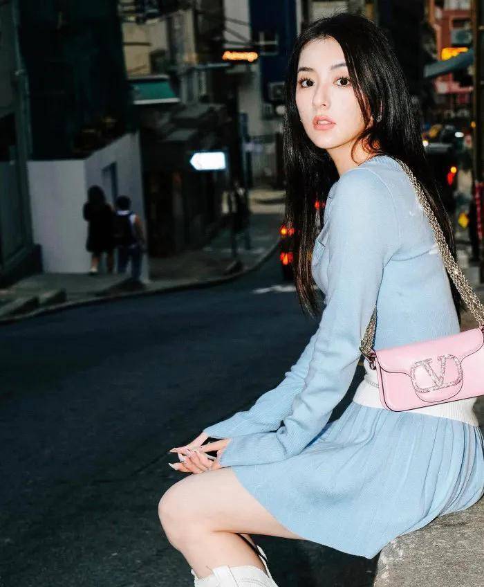 方媛街拍秀"淑女可爱"风,时尚与小清新,曝光率不输天王郭富城_风格