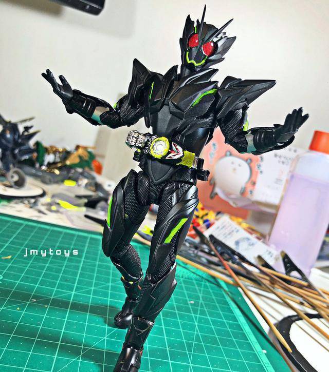 假面骑士01危险警告系列看看技术宅自改的黑金属簇蝗虫形态手办_改动