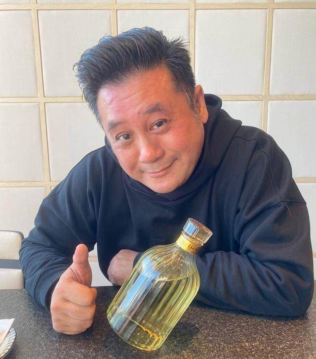 经常看港剧的朋友对麦长青这位老演员肯定不陌生.