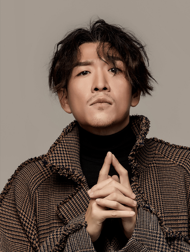 在《特战荣耀》里饰演被同伙干掉的毒贩坤猛;在