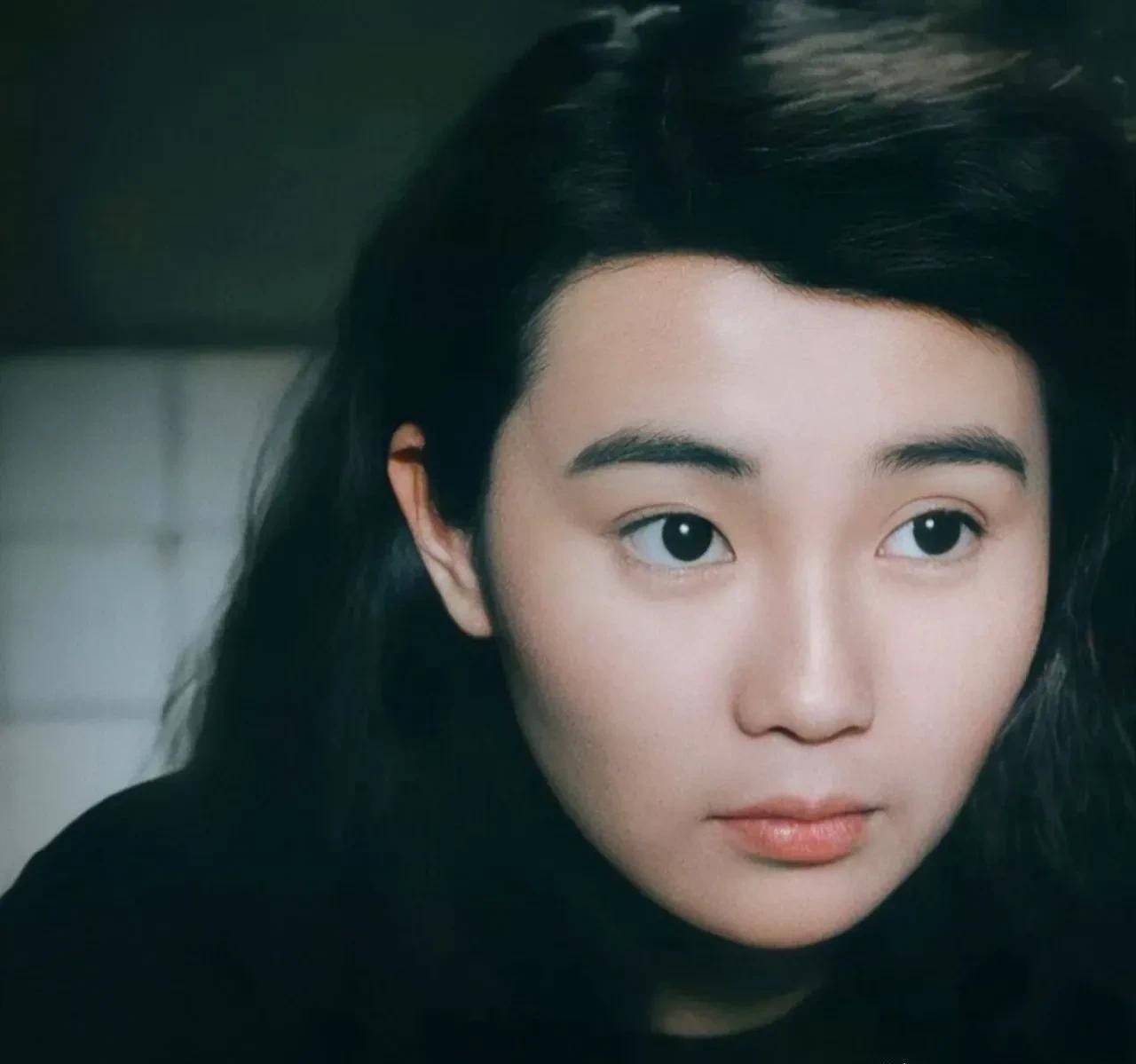 张曼玉年轻照合集:如此独特之美,配得上26次影后殊荣,值得珍藏_模样