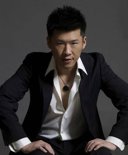 海归学霸为追演员梦,做14年配角,走红后才知道其母是明星_王骁_工作