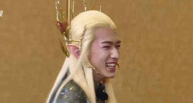 宋亚轩cos精灵王子,看他现身穿的什么鞋子,这是对导演最大尊重_造型