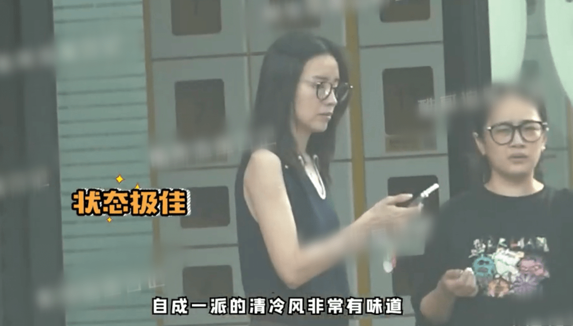 董洁素颜买菜无人识！瘦成纸片人身材无曲线，生图曝光满脸憔悴-董洁什么