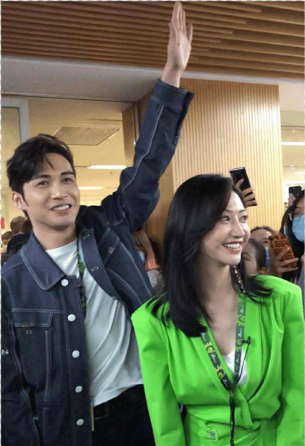 景甜合影轻松艳压,生图曝光后翻车,网友表示p图太猛_ruby_活动_张彬彬