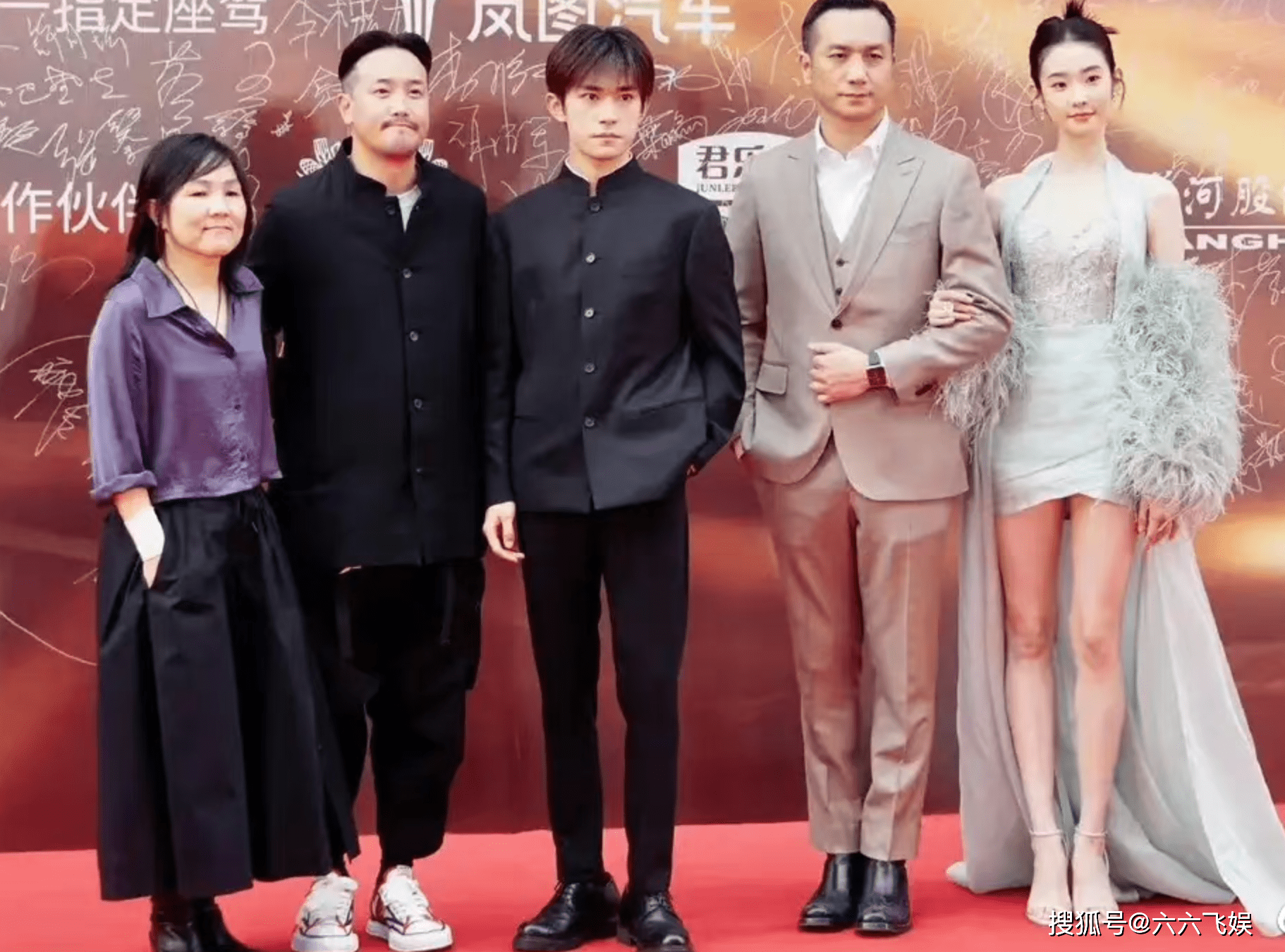 黄觉和小26岁女星十指紧扣,江疏影,毛晓彤,易烊千玺表情微妙_张艺凡