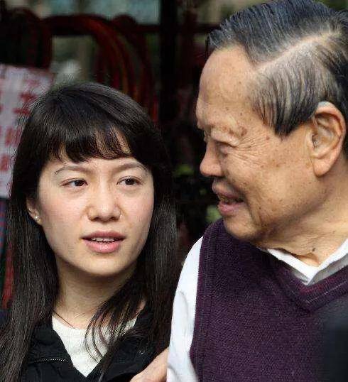 翁帆为何要嫁给杨振宁？-翁帆的父亲是不是娶了杨振宁的孙女