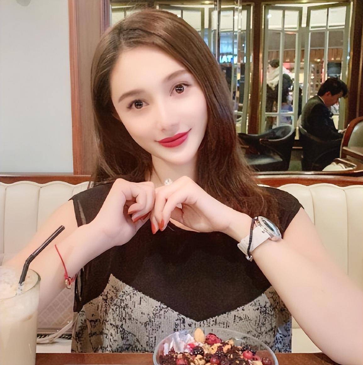 原创
            黄晓明又换对象了？前绯闻对象还没结束，又来一个赵仕瑾！6