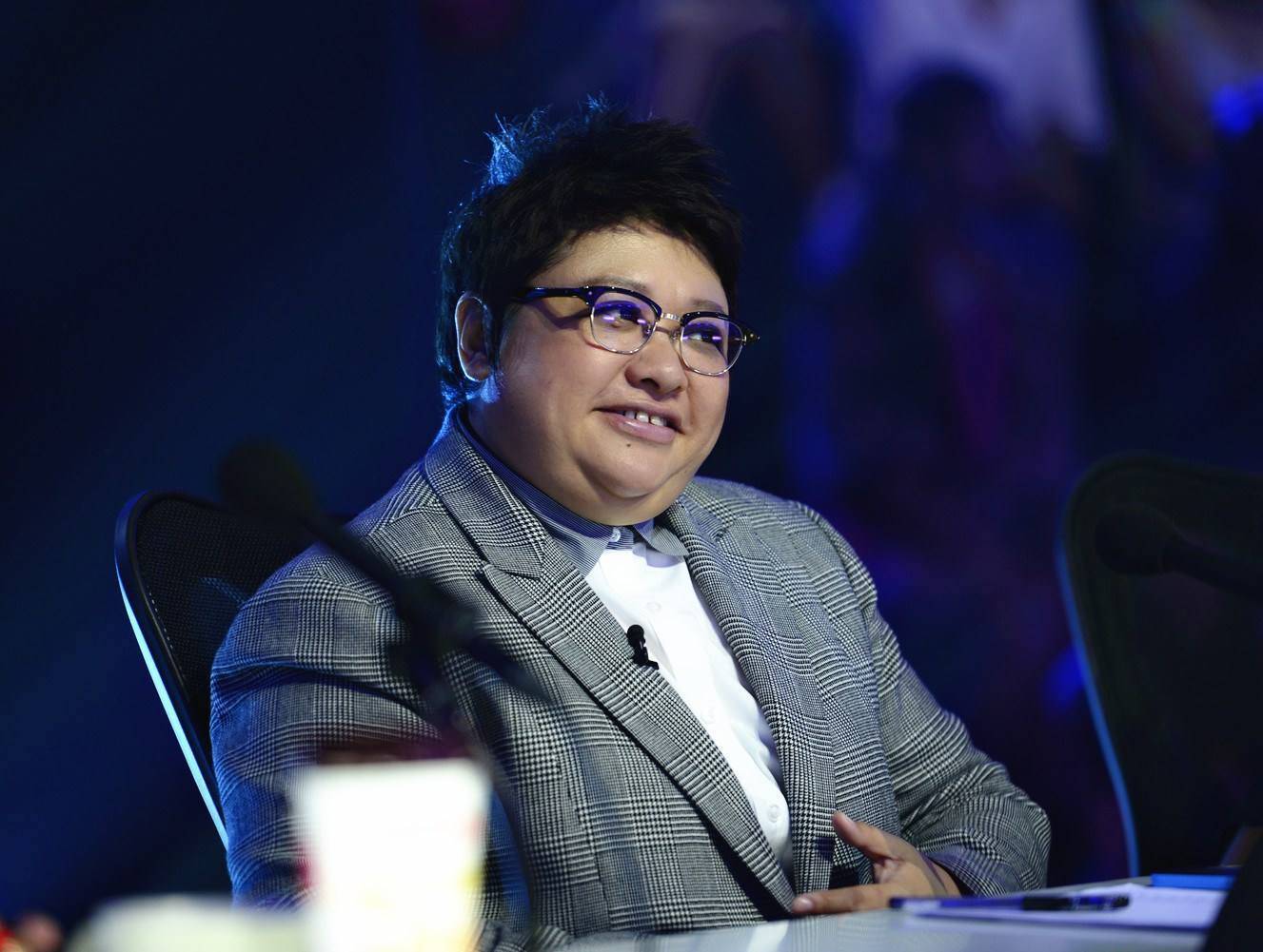 韩红已经从苗条变成了臃肿,其实是因为她得了胆囊炎,为了改善她的病情