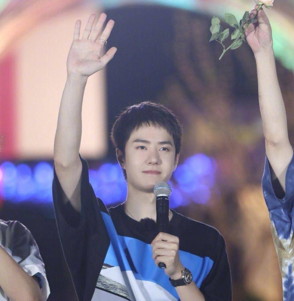 王一博,丁程鑫主持综艺即将面临失业?_节目_要求_快乐家族