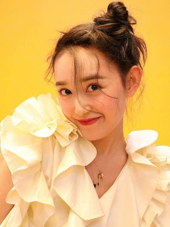 郭麒麟蒋依依深夜聚餐,结束后拥抱告别,网友:宁毅和西瓜好般配_郭德纲