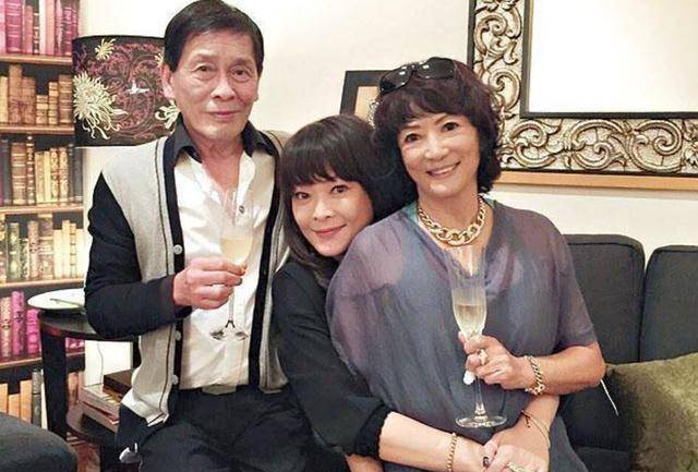 关之琳被称"人间水蜜桃",前夫比自己大16岁,曾与刘銮雄关系紧_王国旌