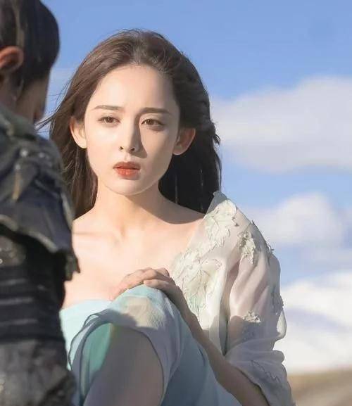 古力娜扎"貂蝉照"被疯传,青纱裙简直是美到巅峰_迪丽热巴_竞争_身材