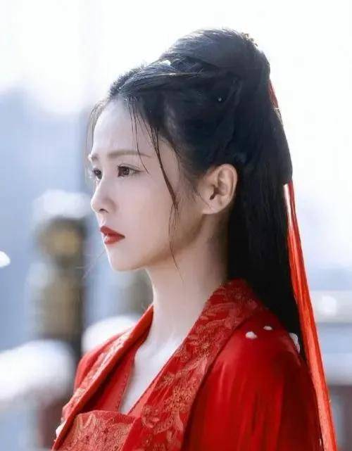 白鹿演过的五部电视剧都很火,最后一部大家都看过_南辰_因为_身份