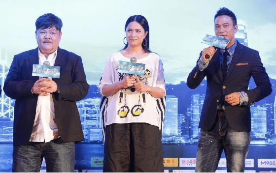 邵美琪都过半百了,可气质看着越来越好,穿连体裤潇洒又干练_时尚_女生