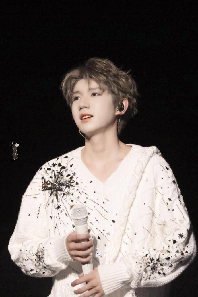 王源出生后,妈妈辞职当了家庭主妇.