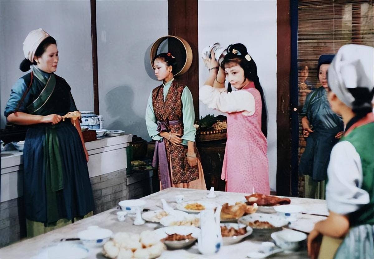 从《红楼梦》中柳嫂子与小厮拌嘴,看曹雪芹笔下的人性_角门_柳家_荣