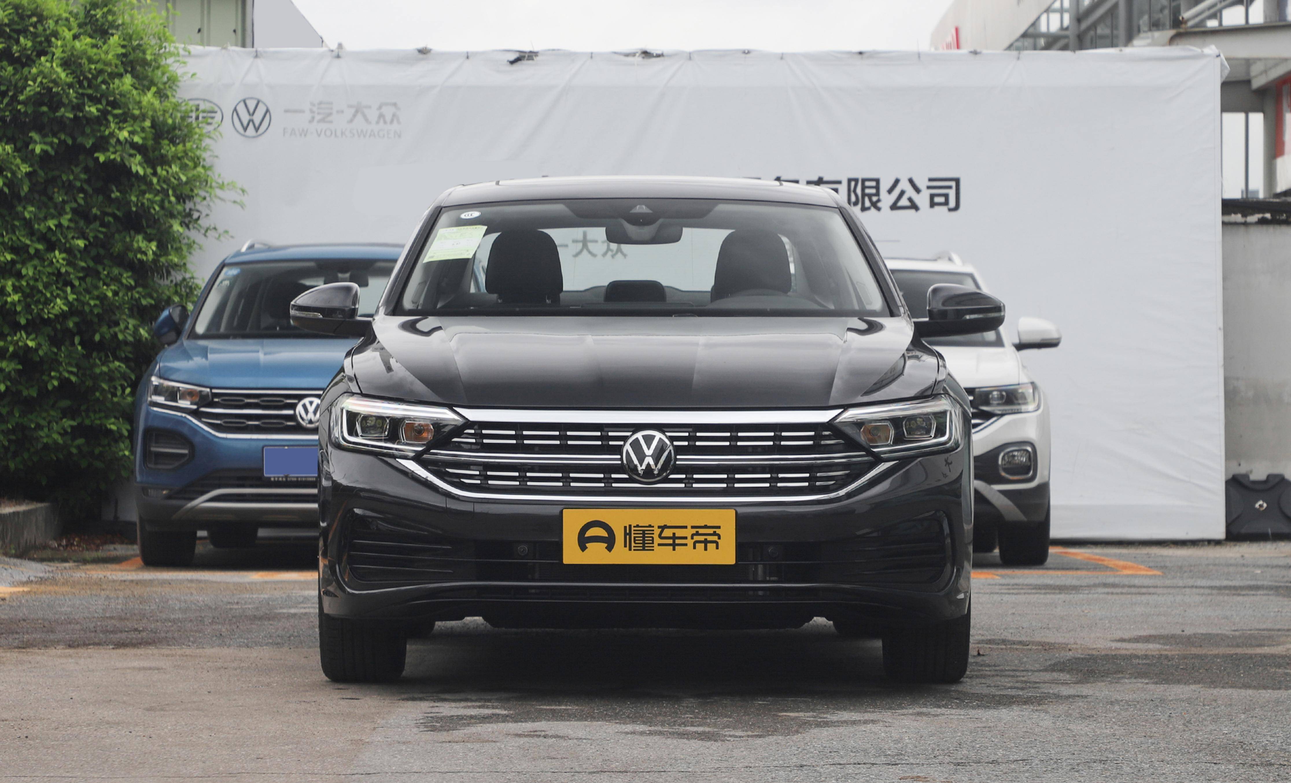 速腾准备打翻身仗,降价2.3万,车长达4791mm,能否超越轩逸?