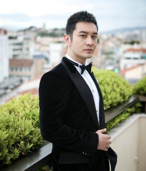 黄晓明这身肌肉是什么水平?因为太强被网友认为是ps!