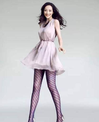 韩雪忘了自己身穿10cm超短裙,在节目中跷二郎腿,美到犯规!