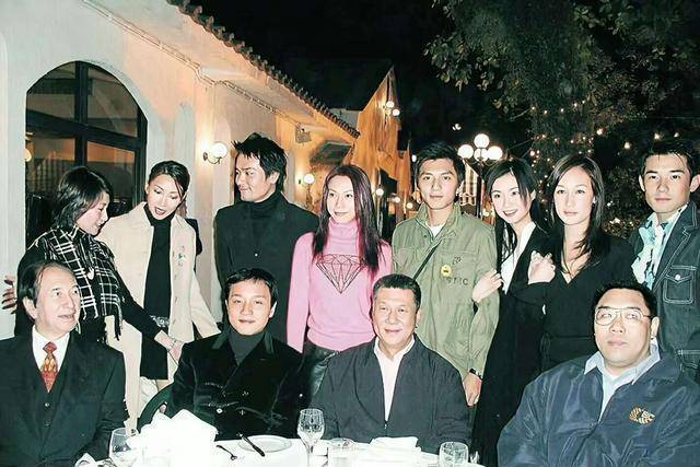 成龙被"追杀",梅艳芳遭"掌掴",为何却无人敢动张国荣_何鸿燊_何超琼