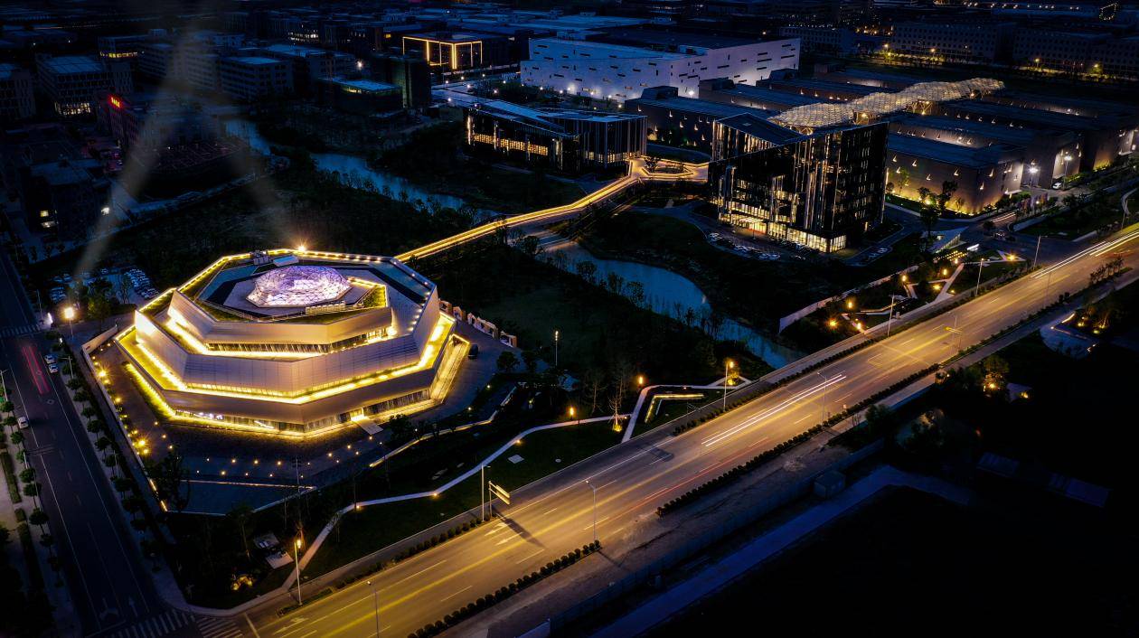 问界·定制——友邦吴伟江: 以用户场景为纲 做行