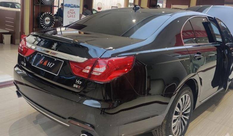 2021款"红旗h7"进店实拍,换全新logo,取消3.