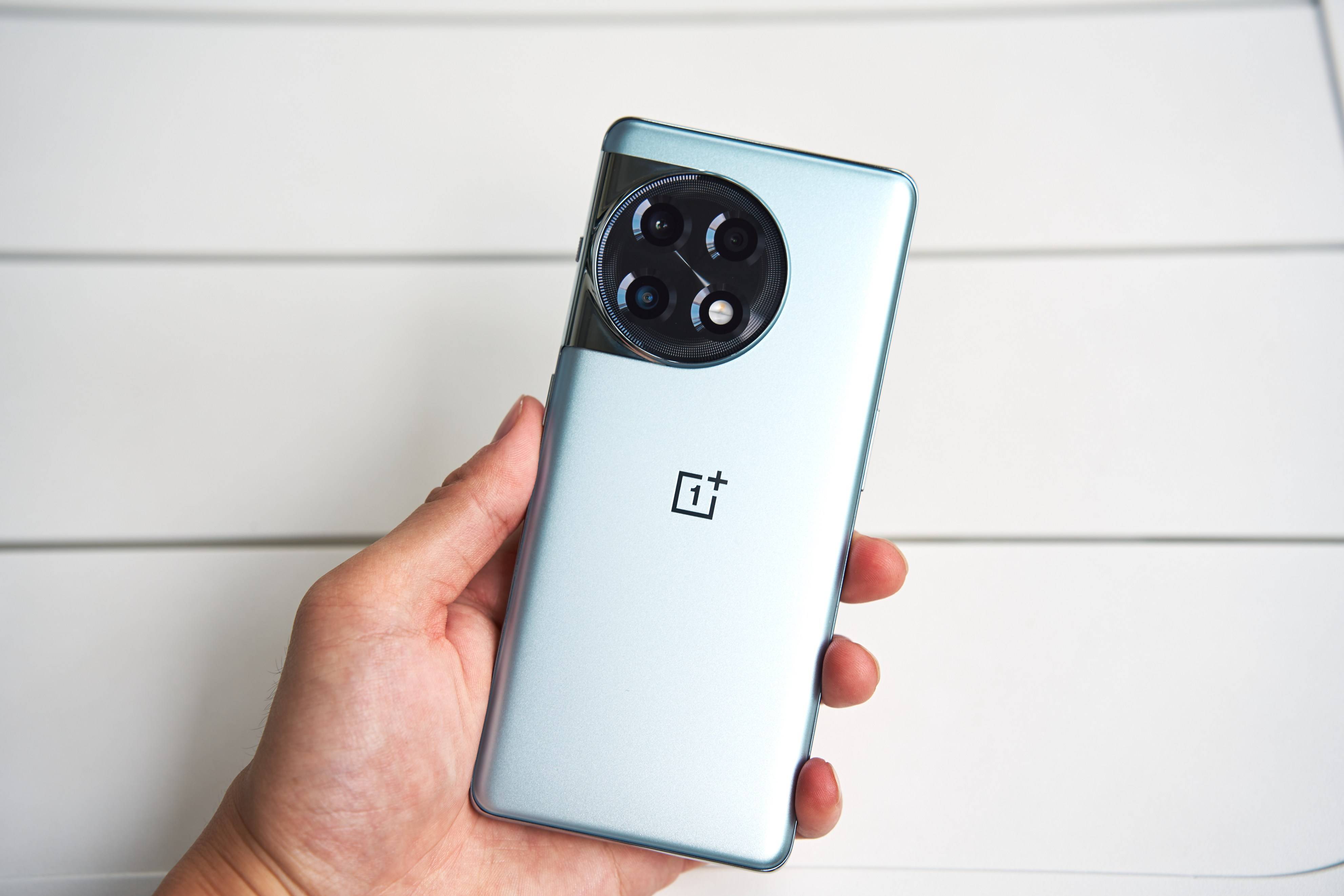 61开门红入手一加ace2和iphone做双机使用,体验翻车吗?