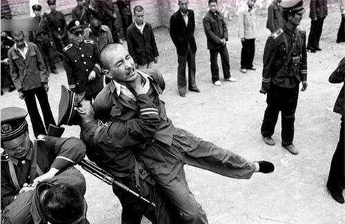 1983年发生血洗红旗沟农场惨案,邓公听闻大怒,下令全国展开严打_于洪