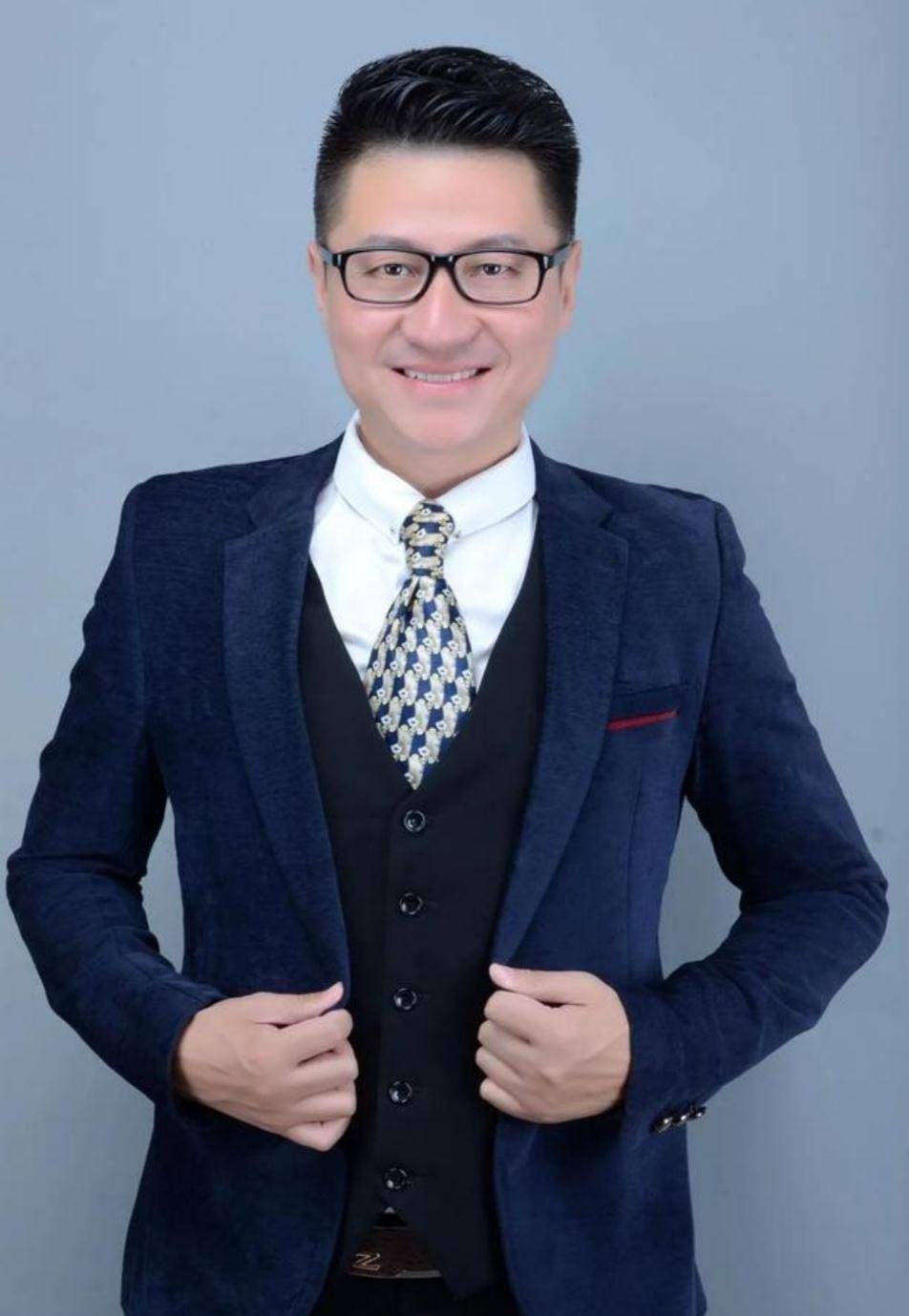 jackie lee籍贯:山东济南体重:65公斤星座:巨蟹座血型:ab简历:导演过