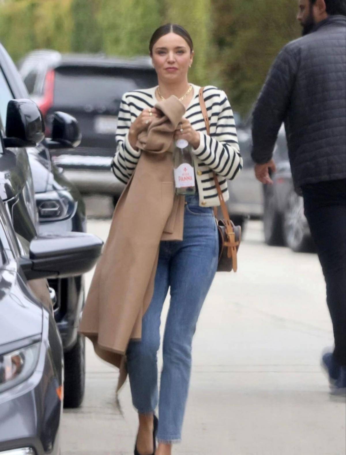 米兰达可儿也老了生图曝光穿得时髦脸却很阿姨90后老公像孩子