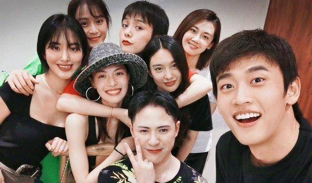 黄轩窦骁带不动,和郑恺"约会"被热议,搭蔡徐坤热巴能否逆袭?