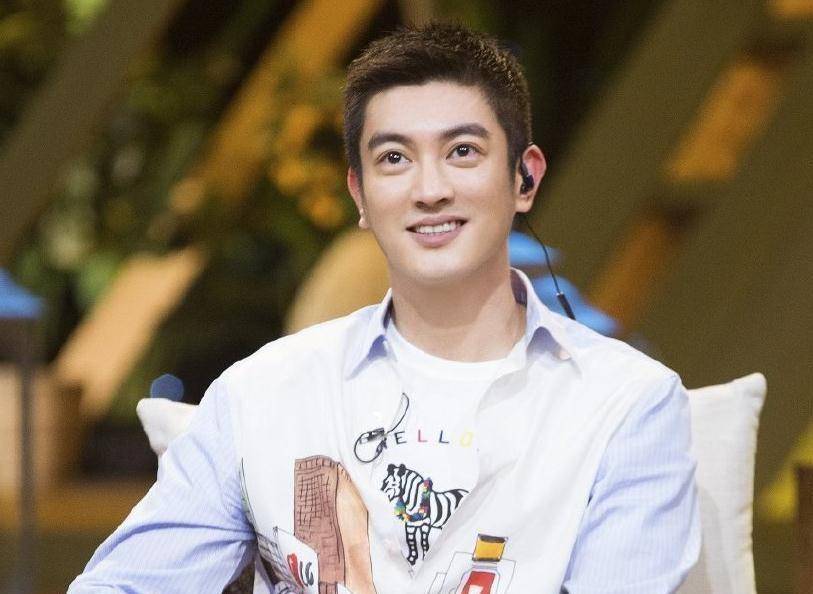 霍思燕喝醉后在客厅游泳,后期特效太喜感,粉丝上班时间笑到打嗝_杜江