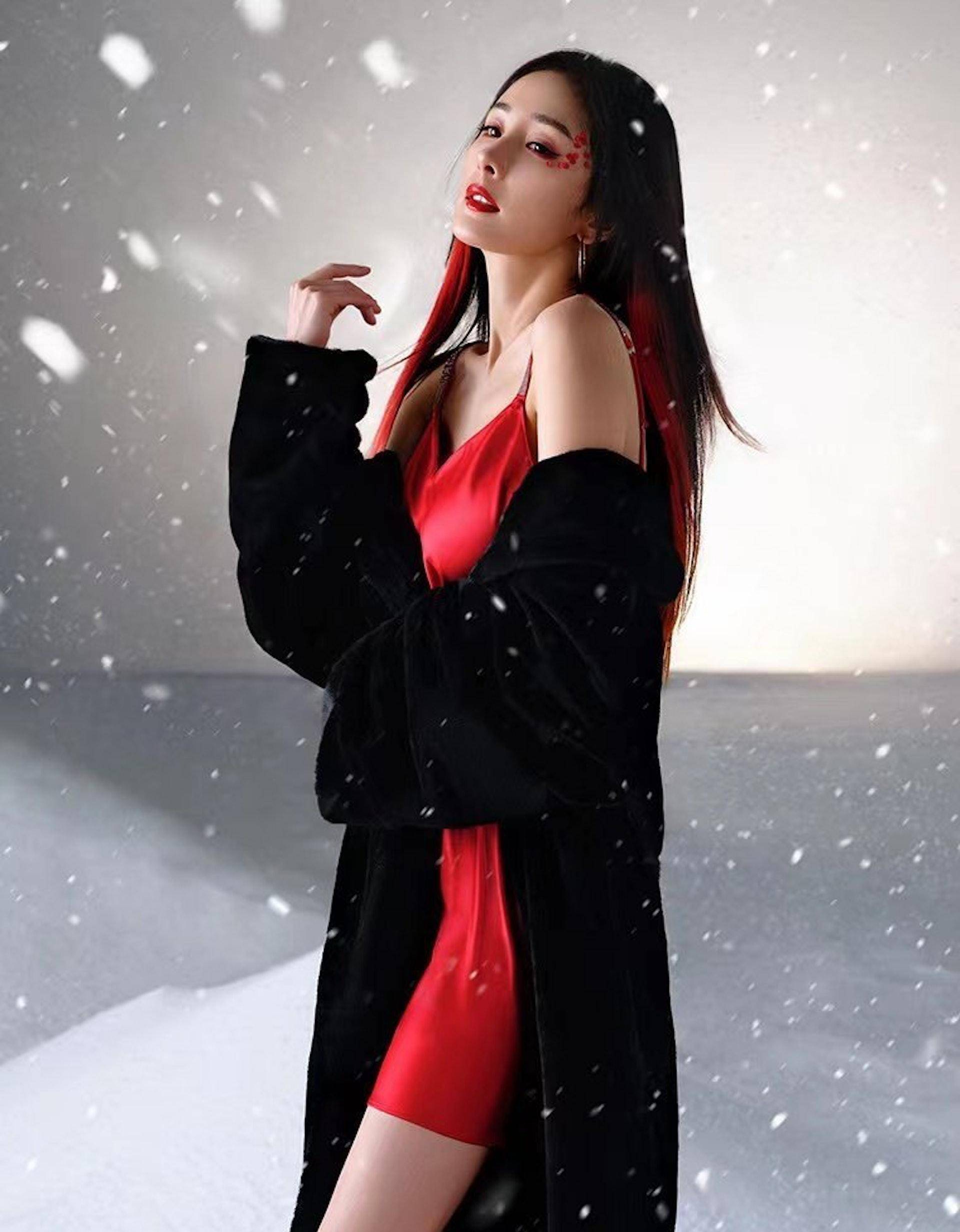 杨幂维密2023年写真,时尚衣服上演美好身材时尚万种_现年_女人_品牌