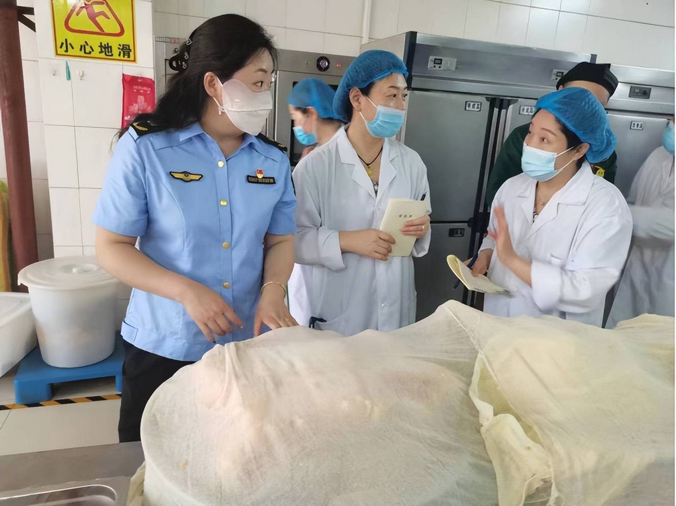 张家口一中:高考营养餐"食"力助考 暖胃又暖心_检查_考生_食堂