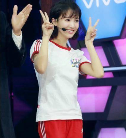 金晨出生于山东省济南市,父母都是舞蹈老师,所以金晨6岁时候就跟着