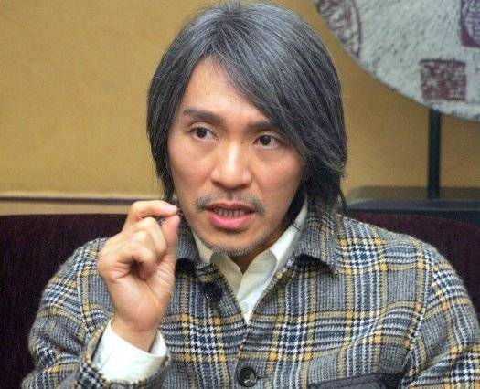 可敬可叹,那么多人批评周星驰,为什么郑少秋对周星驰另眼相看?