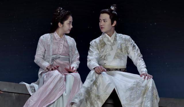 锦衣之下今夏醉酒遭陆绎下套,屋顶被强吻,网友:陆大人,好样的_主动