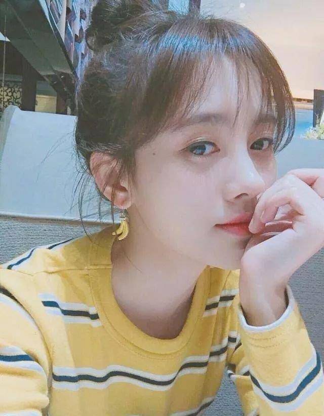 在曾艳芬和李艺彤撕x搏出位的同时,大家都向为人低调的鞠婧祎打call.