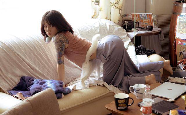 身为张歆艺就连张歆艺的好友大左也吐槽,张歆艺是走了狗