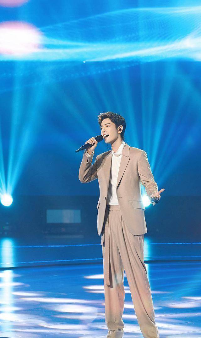 肖战献唱登报,言传身教观众,被叫哥哥还同小朋友画画_斯人若_小飞侠