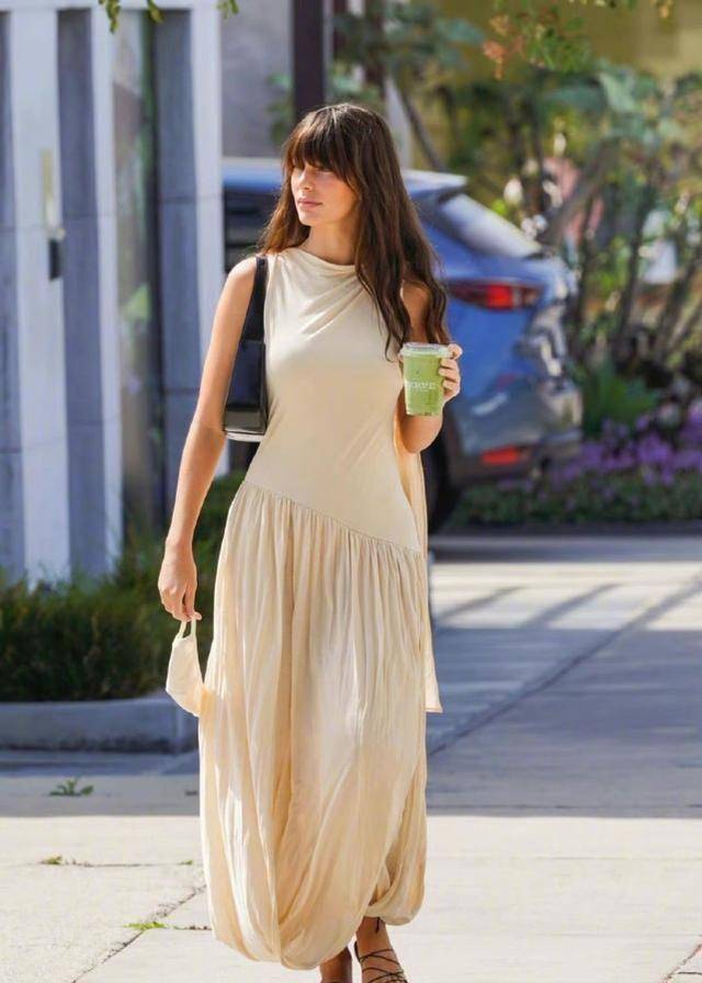 莱昂纳多24岁小女友太迷人,法式风情足,难怪交往3年还没分手_身材