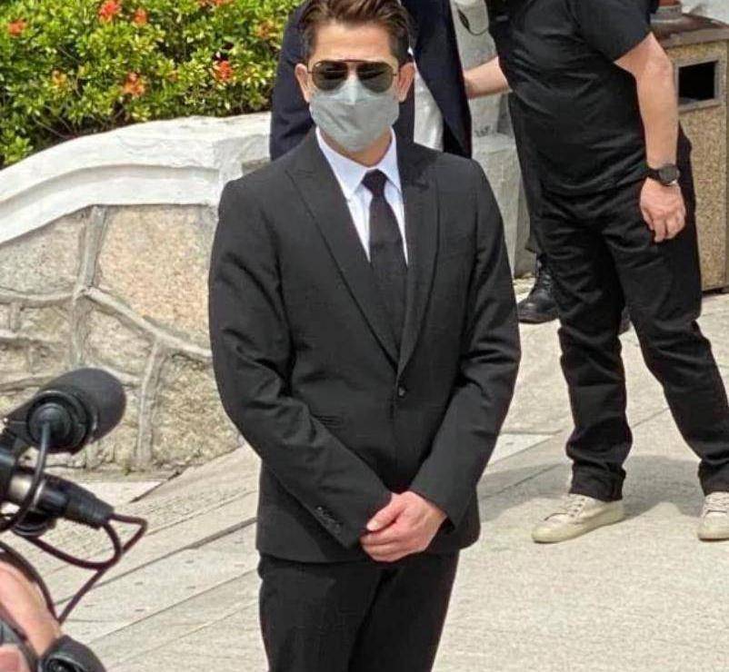 廖启智葬礼,周润发的举动再惹争议,黎明,郭富城等众星参加祭奠_表情