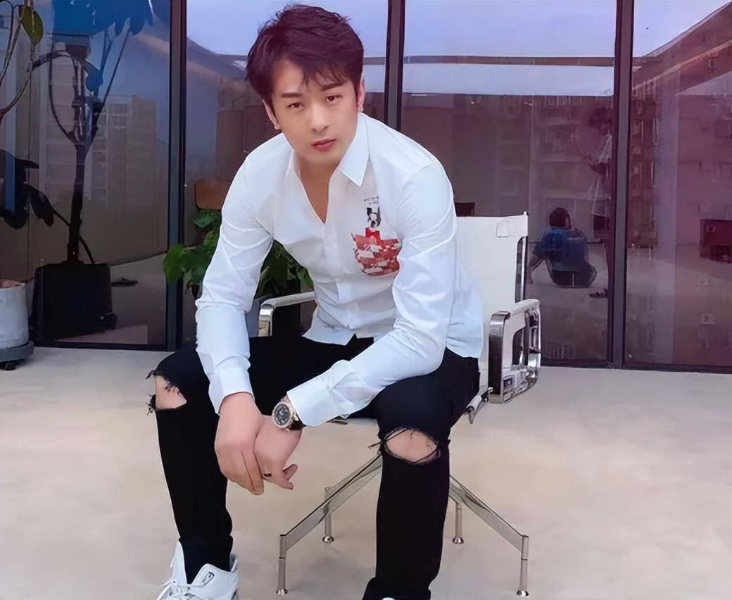 辛巴欲收回价值百万玉佩,二驴害怕,戴风油精应对_直播间_大哥_情谊