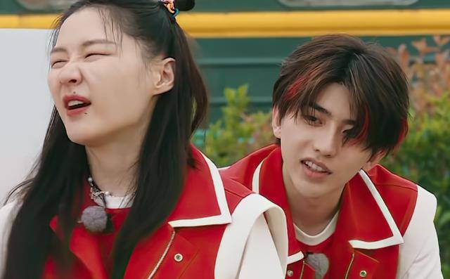 听到蔡徐坤对金靖的称呼:不服不行_节目_cp_性格开朗