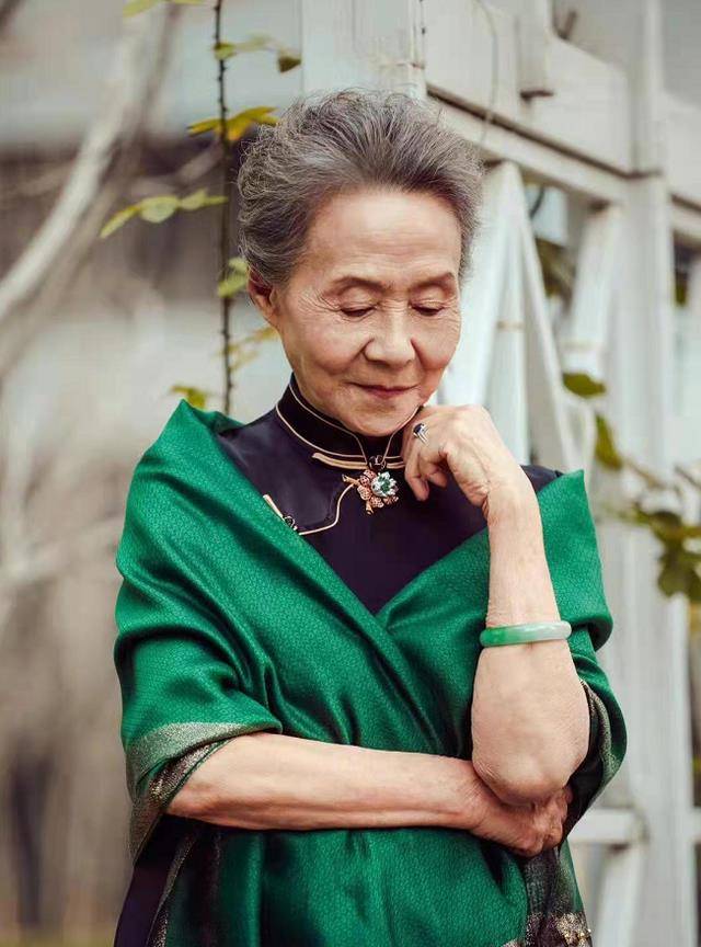 和中老年女演员一起穿,50 也能诠释东方风情_女性_时尚_款式