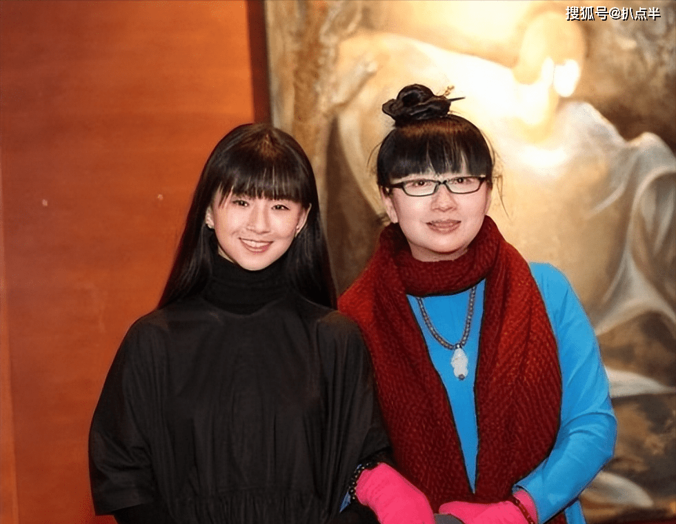 个艺术世家,其母名叫杨丽梅,是个著名画家,父亲赵八旬也是知名设计师