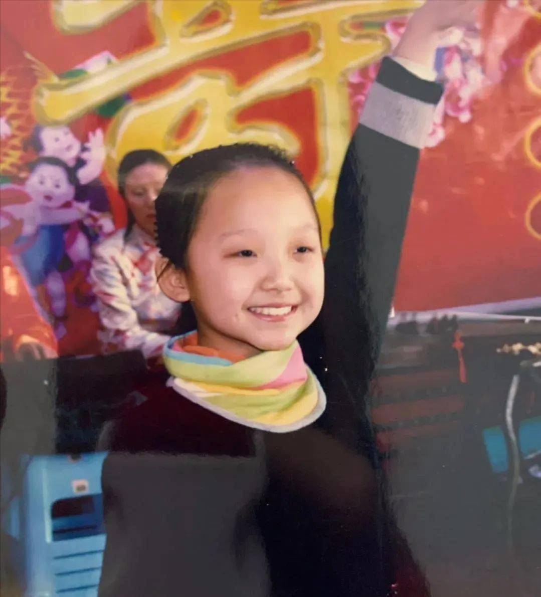 洋子 洋子小时候她从小学习民族舞,参加过各种规模的舞蹈比赛.