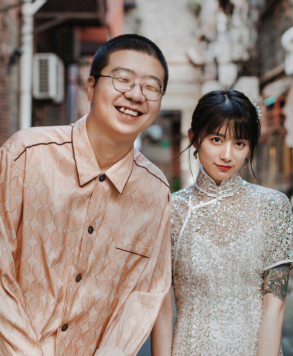 李诞小心:管好你老婆,让她屁股坐正,不然的话,够你喝一壶的_陈典_病夫